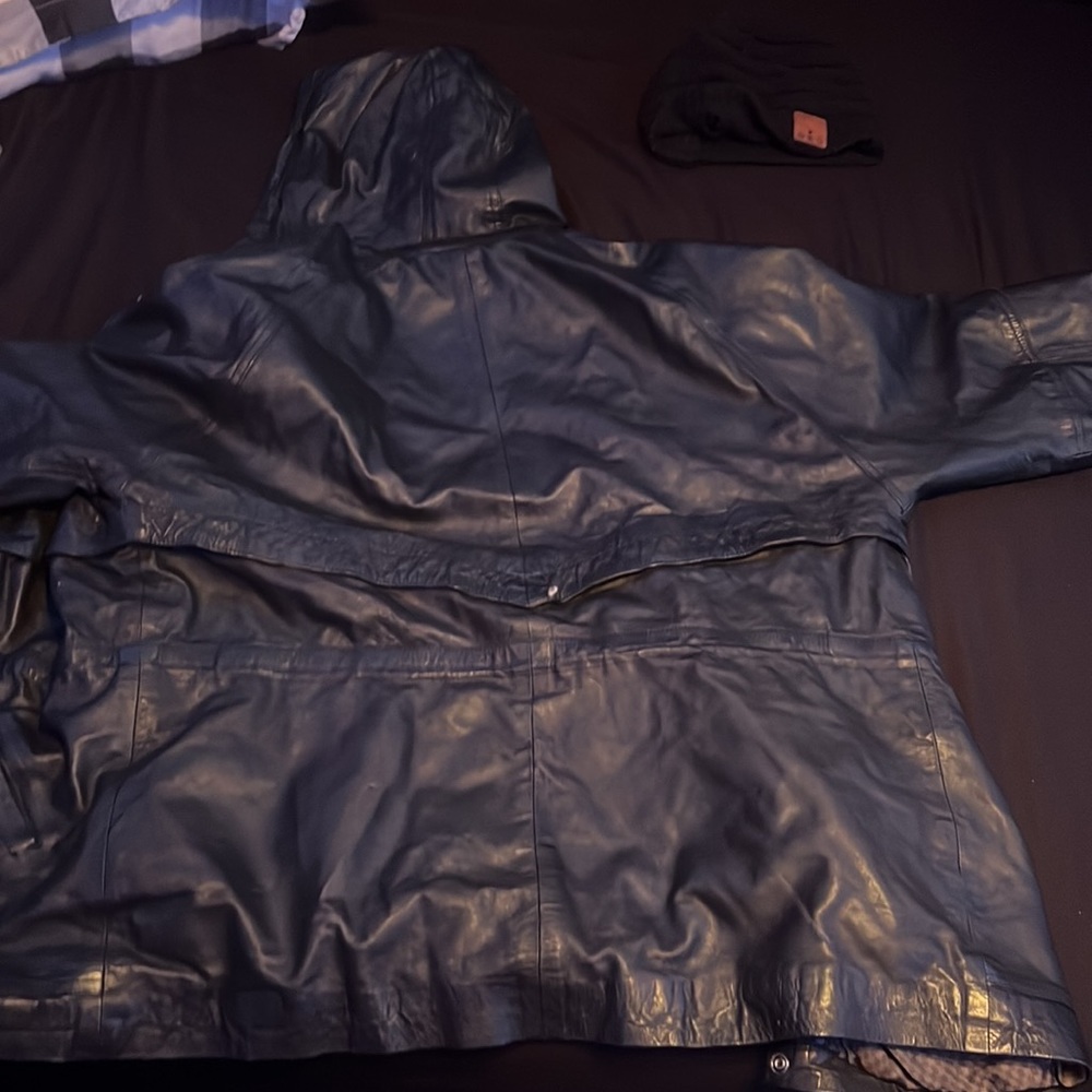 Leather jacket - Picture 3 of 3